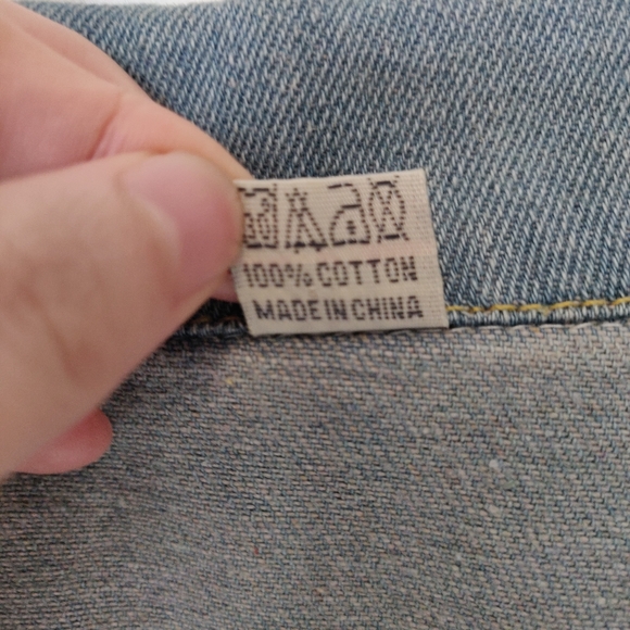 🌠2/$35🌠 Yesstyle Light Wash Denim Jean Jacket - Picture 4 of 10